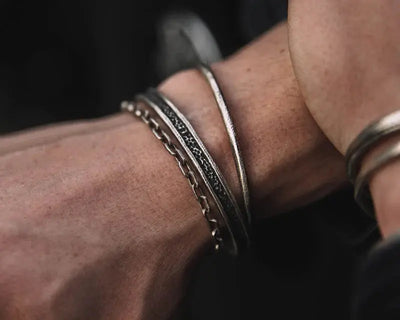 Crush-bracelet-on-hand-image