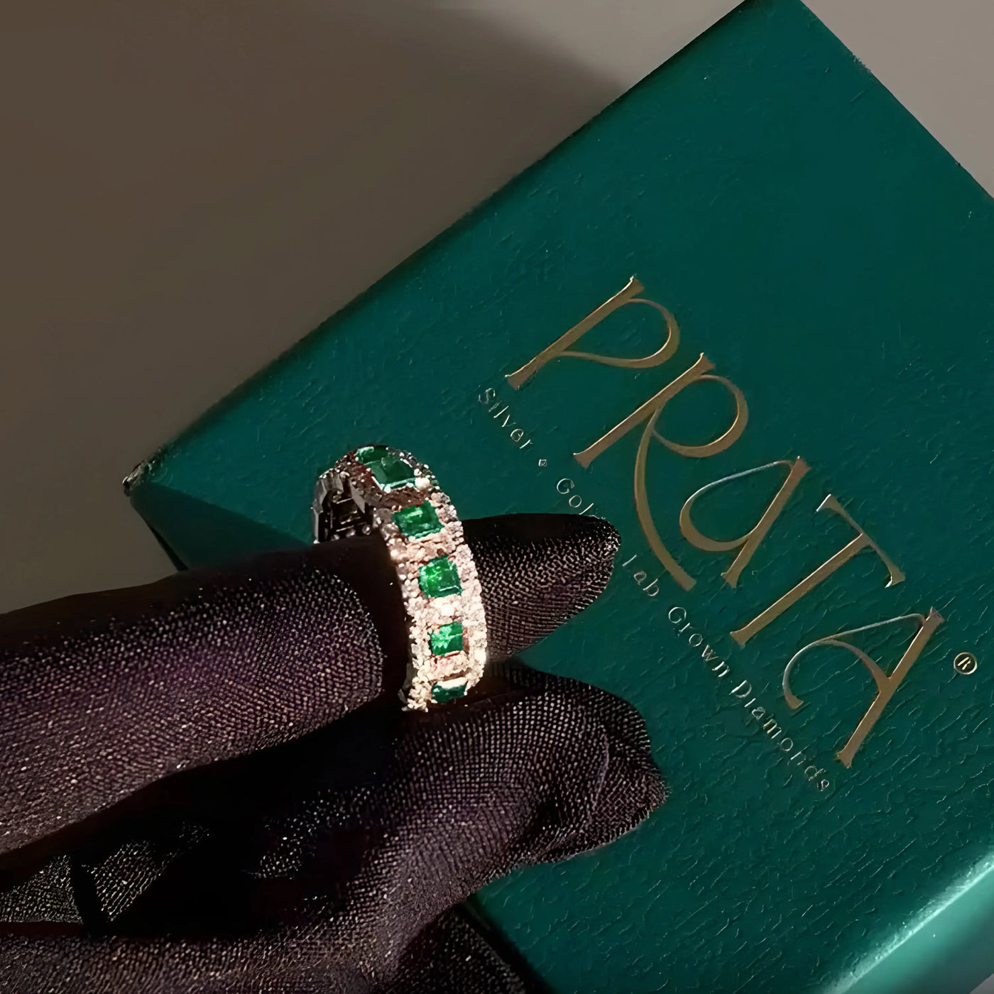Timeless-princess-ring-with-synthetic-Emerald-stones-Prata-jewlz